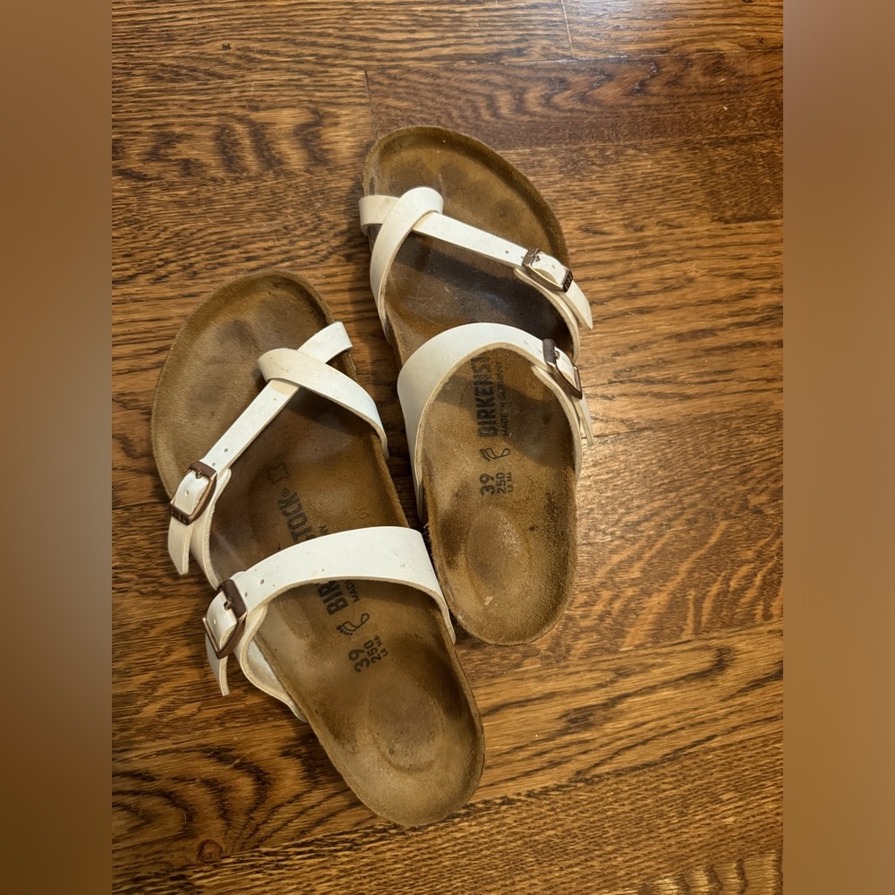 Size 39 women white mayari Birkenstocks